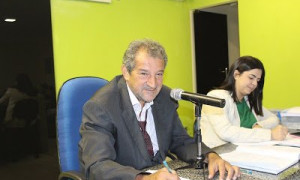 Sessão: Vereadores de Arneiroz Aprovam Redução de Seus Próprios Salários.